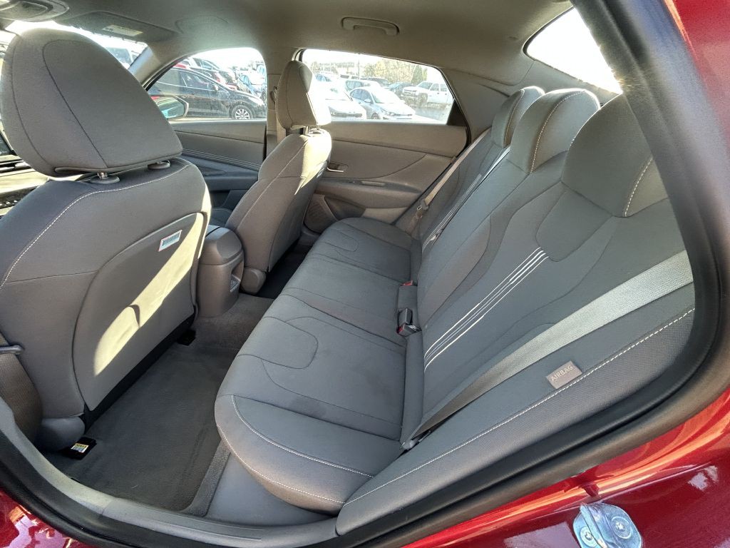 2025 Hyundai Elantra Image 10