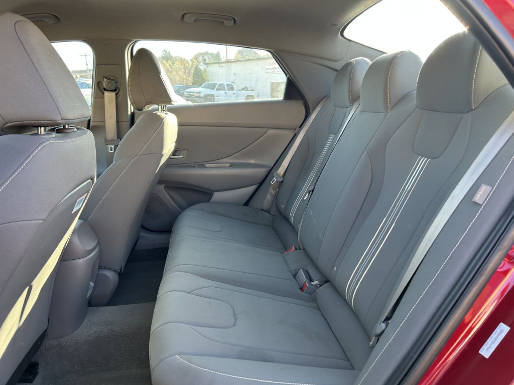 2025 Hyundai Elantra Image 11