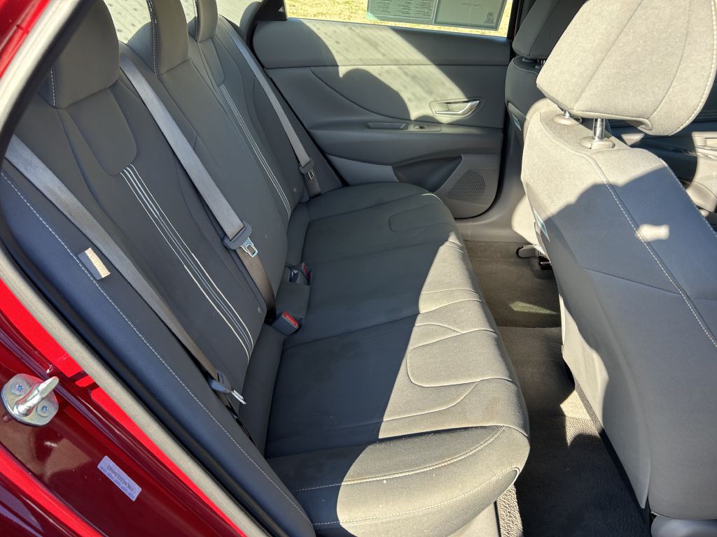 2025 Hyundai Elantra Image 12