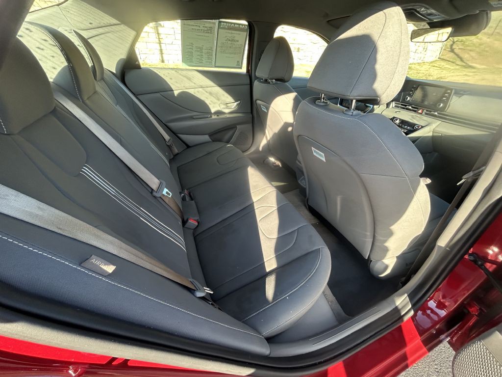 2025 Hyundai Elantra Image 13
