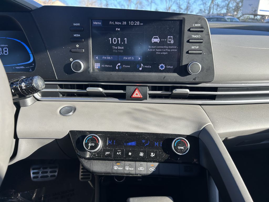 2025 Hyundai Elantra Image 15