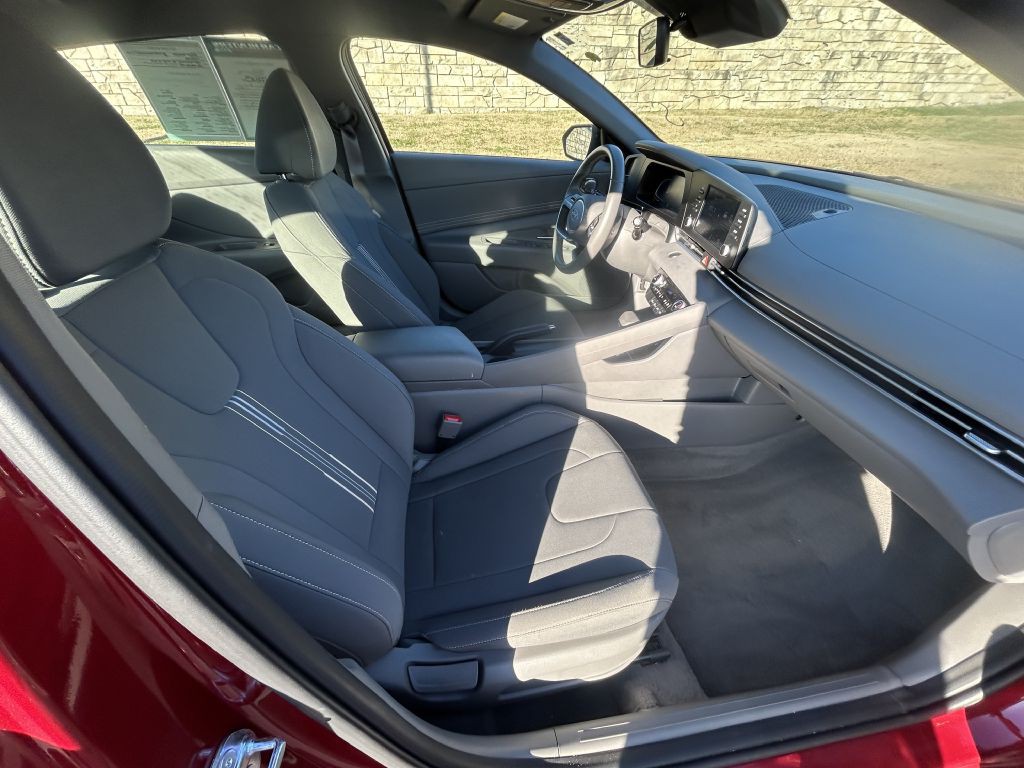 2025 Hyundai Elantra Image 18