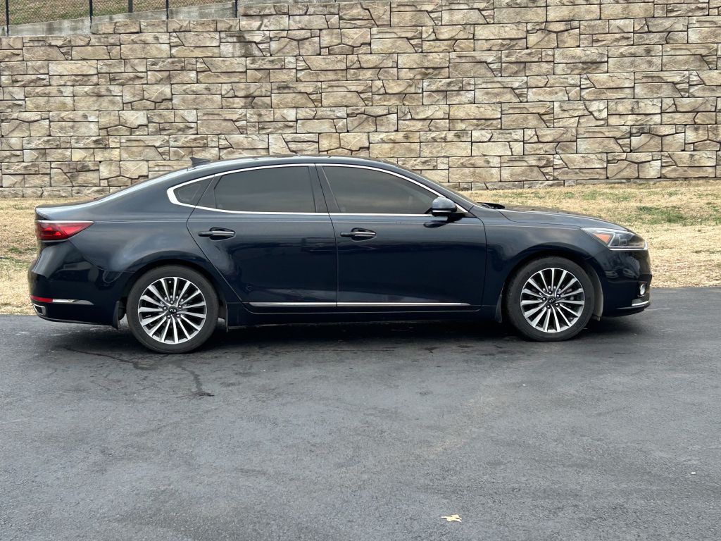 2017 Kia Cadenza Image 3