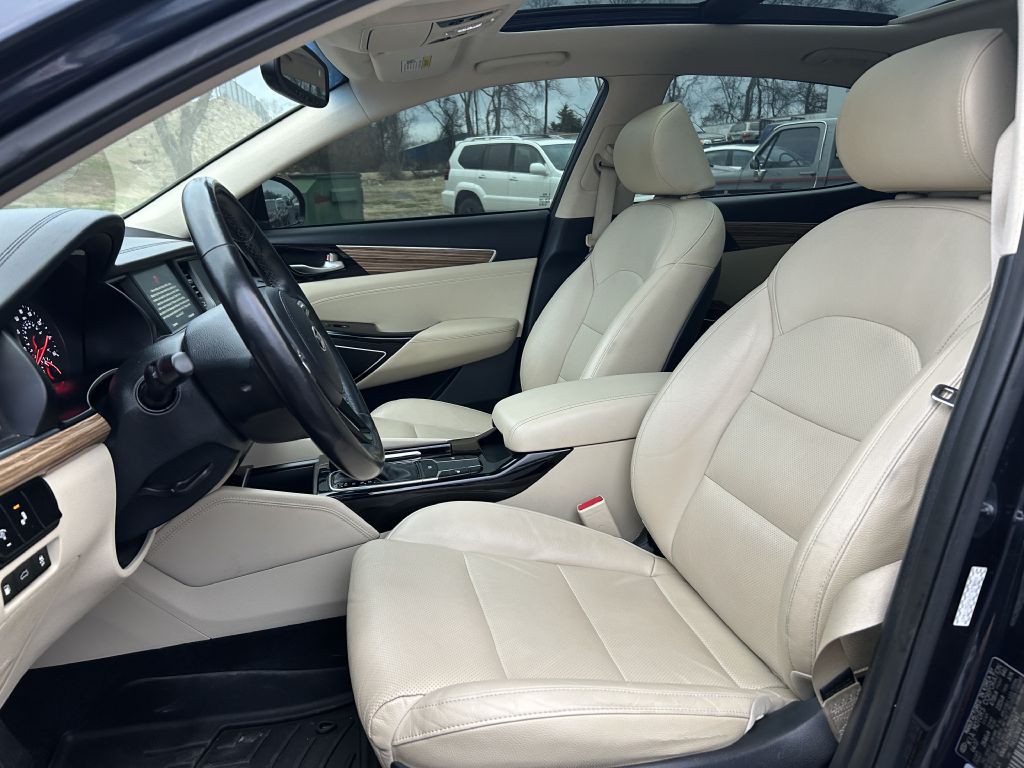 2017 Kia Cadenza Image 8
