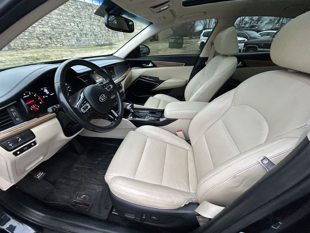 2017 Kia Cadenza Image 10