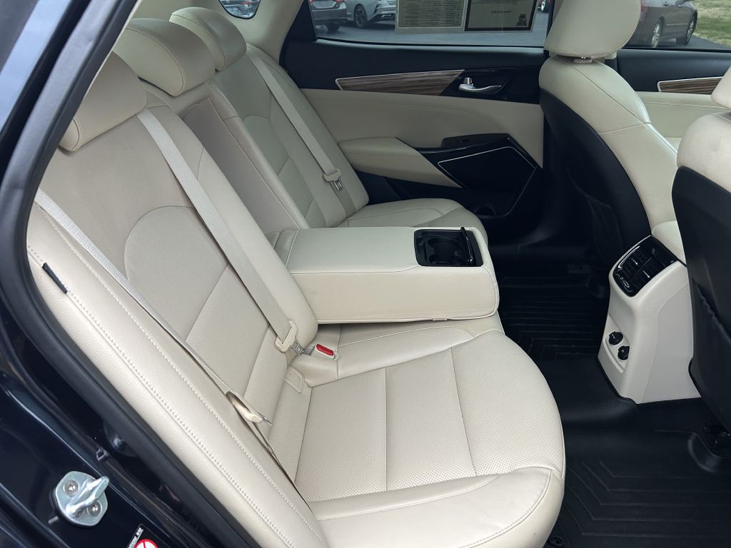 2017 Kia Cadenza Image 14