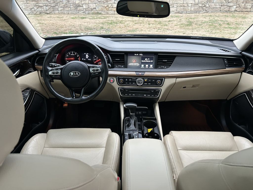 2017 Kia Cadenza Image 16