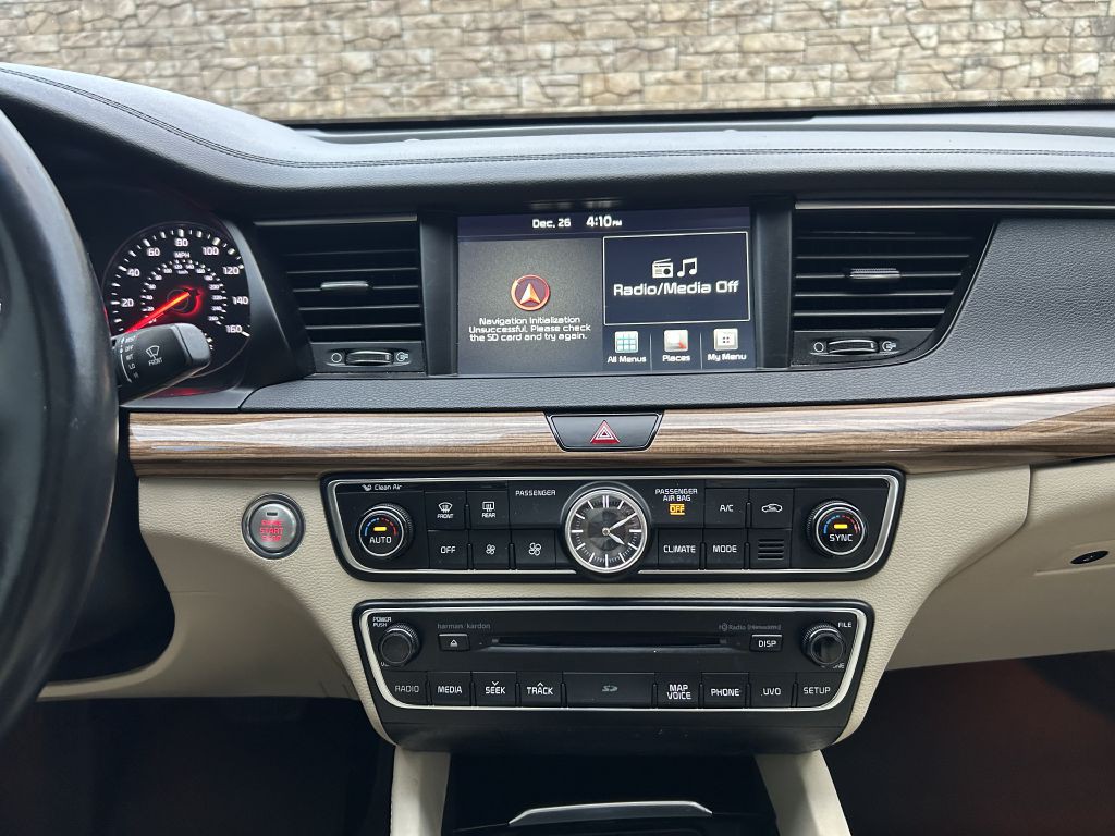 2017 Kia Cadenza Image 17