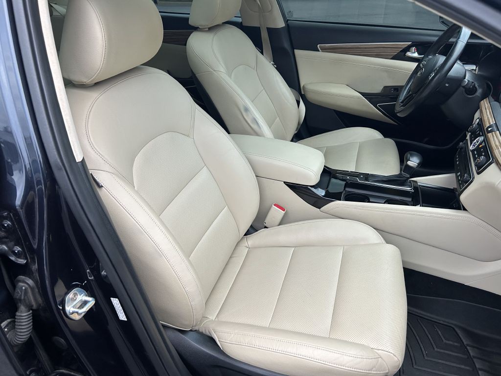 2017 Kia Cadenza Image 19