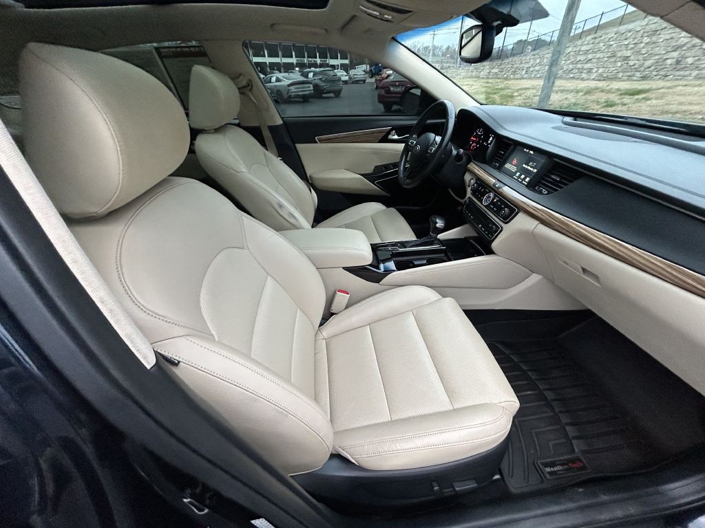 2017 Kia Cadenza Image 20