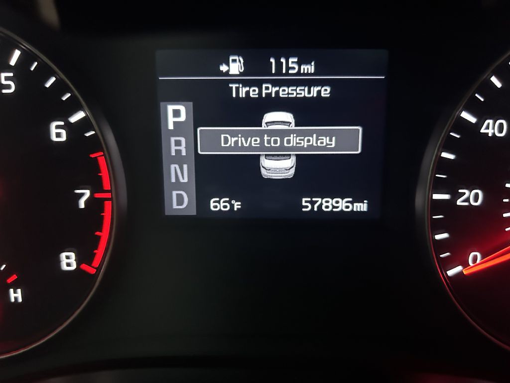 2017 Kia Cadenza Image 23