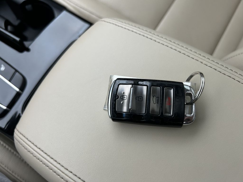 2017 Kia Cadenza Image 24