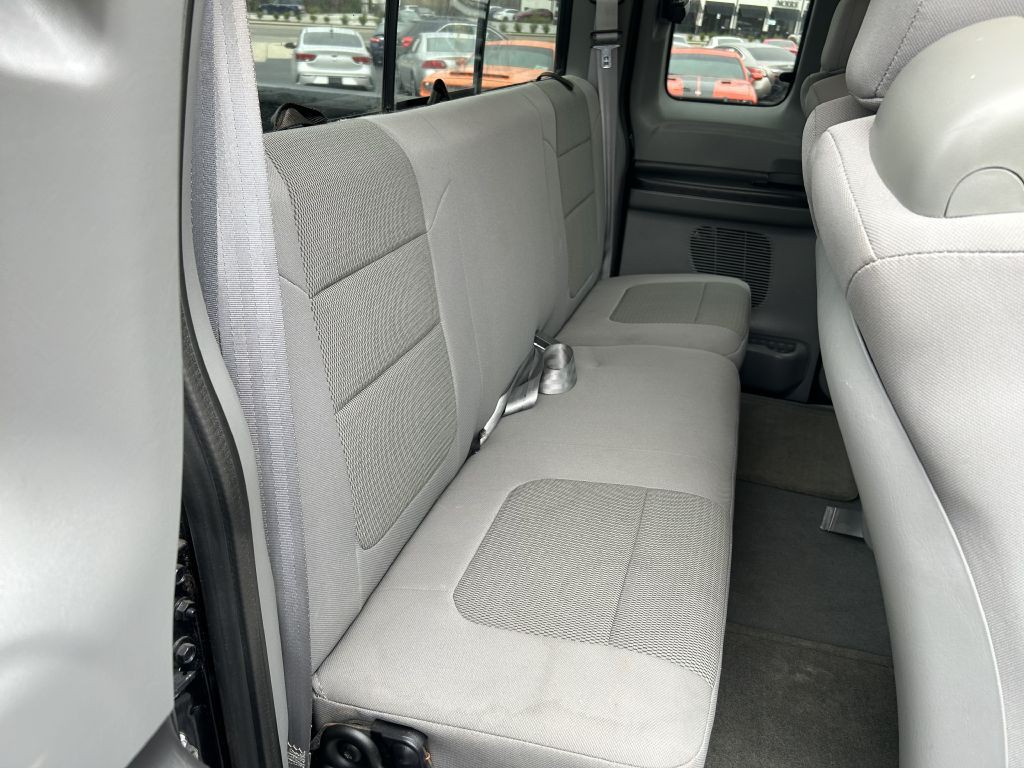 2005 Ford F-250 Image 11