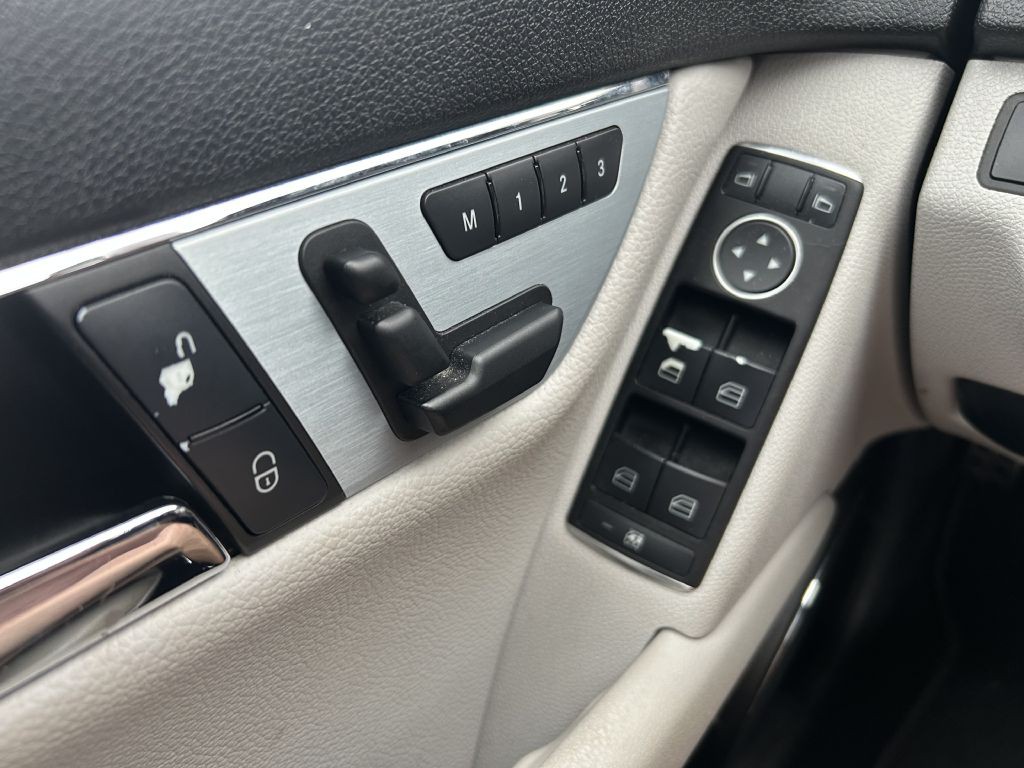 2011 Mercedes-Benz C-Class Image 7