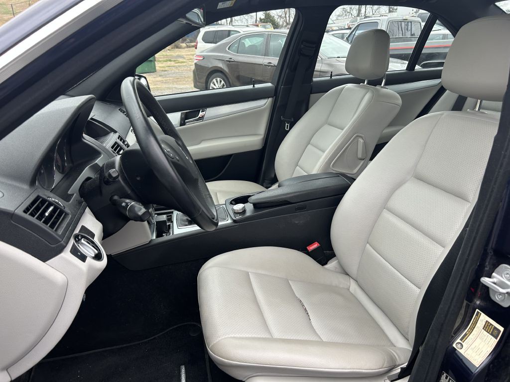 2011 Mercedes-Benz C-Class Image 8