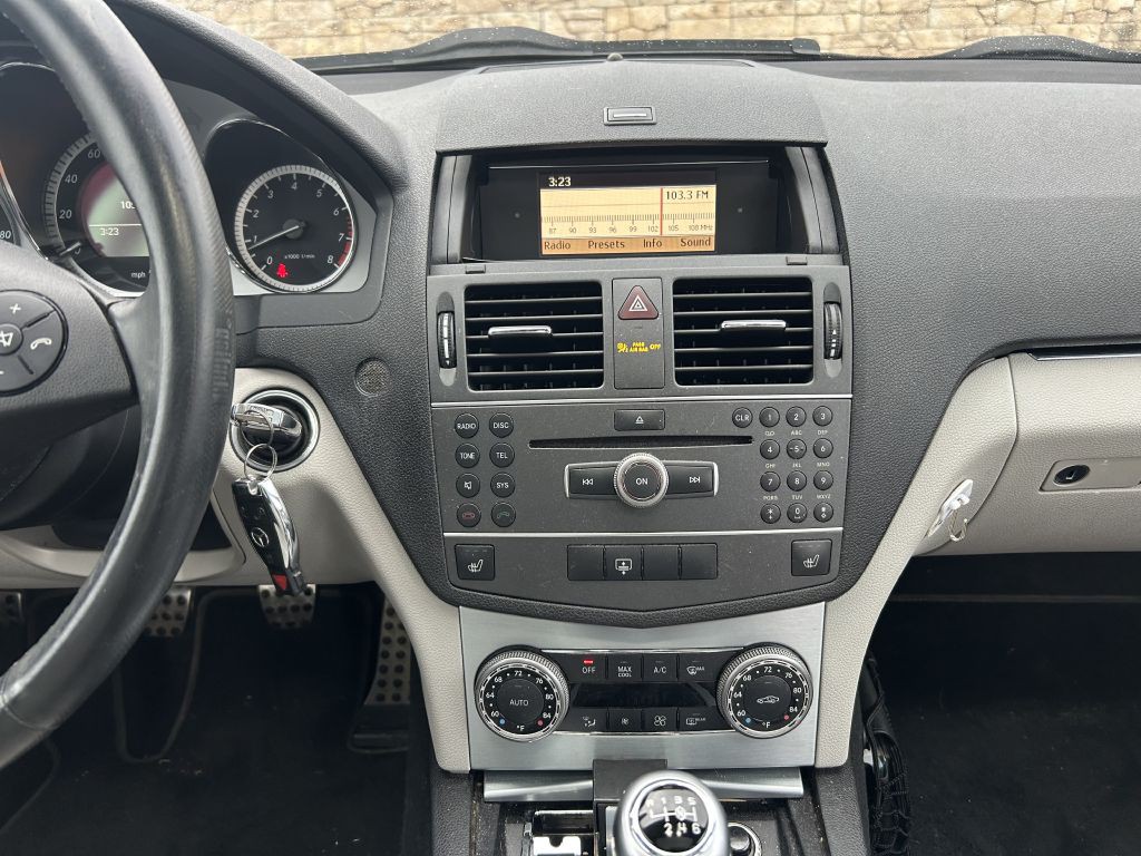 2011 Mercedes-Benz C-Class Image 16