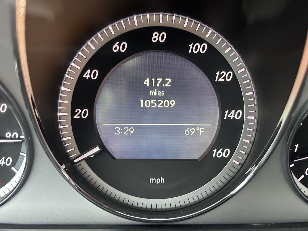 2011 Mercedes-Benz C-Class Image 21