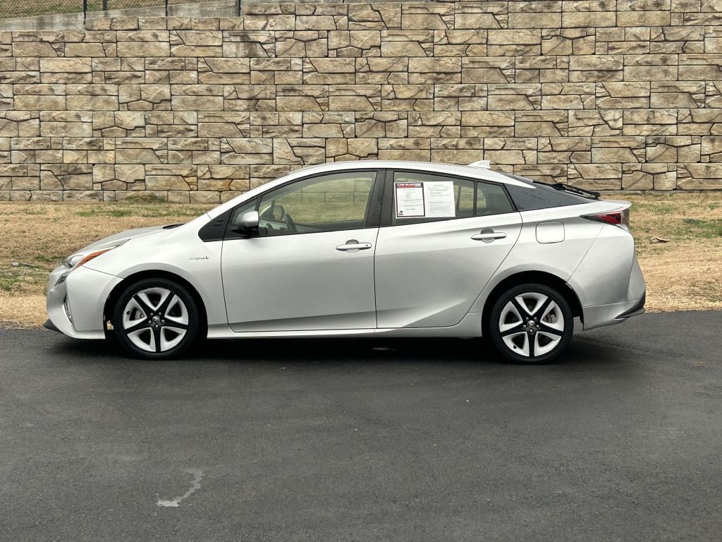 2016 Toyota Prius Image 2