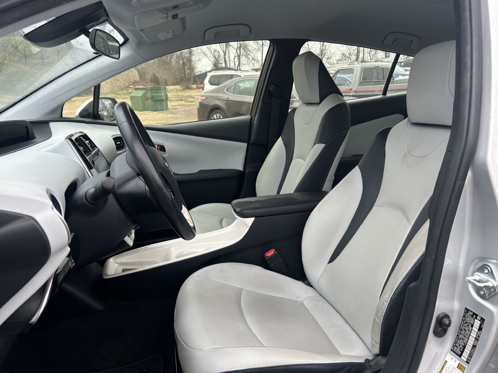 2016 Toyota Prius Image 8