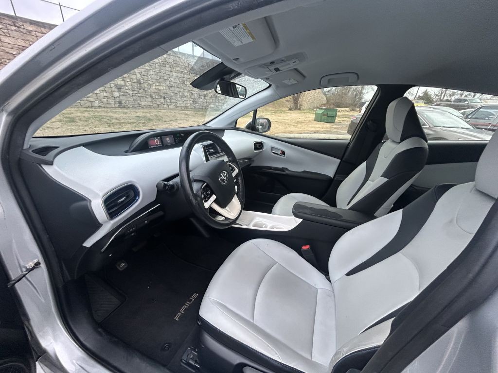 2016 Toyota Prius Image 9