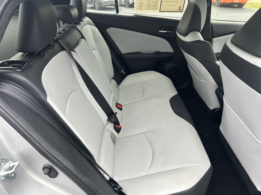 2016 Toyota Prius Image 12