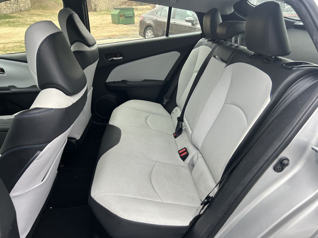 2016 Toyota Prius Image 11