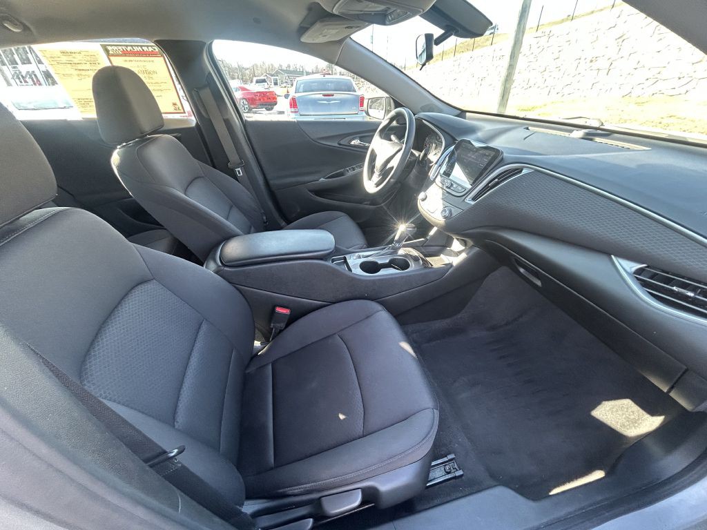 2019 Chevrolet Malibu Image 18