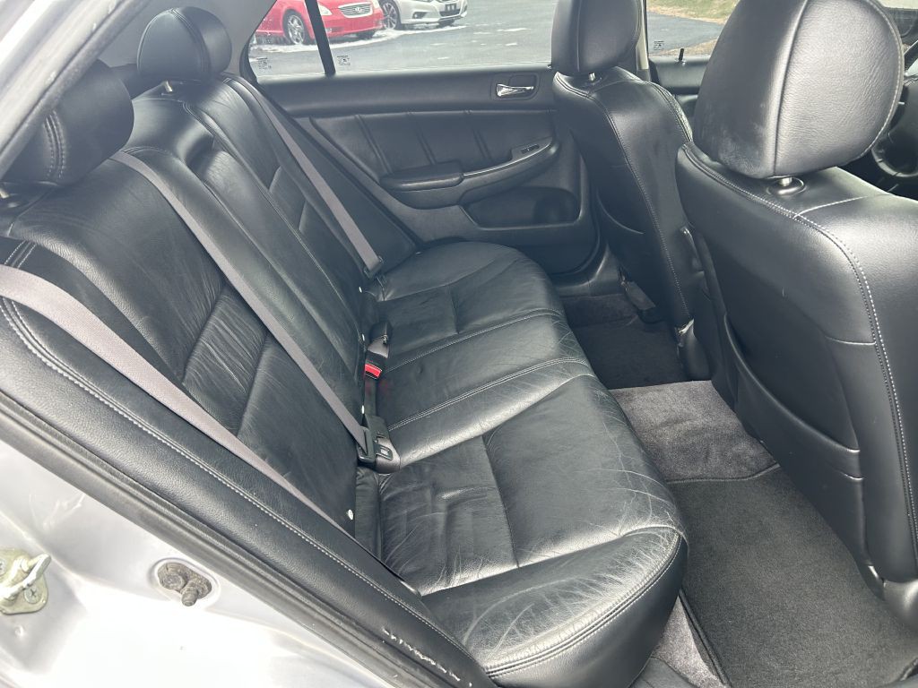 2004 Honda Accord Image 8