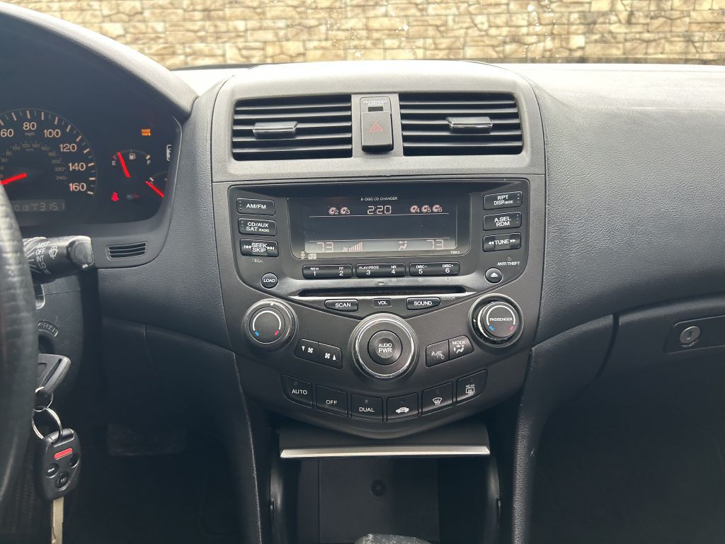 2004 Honda Accord Image 10