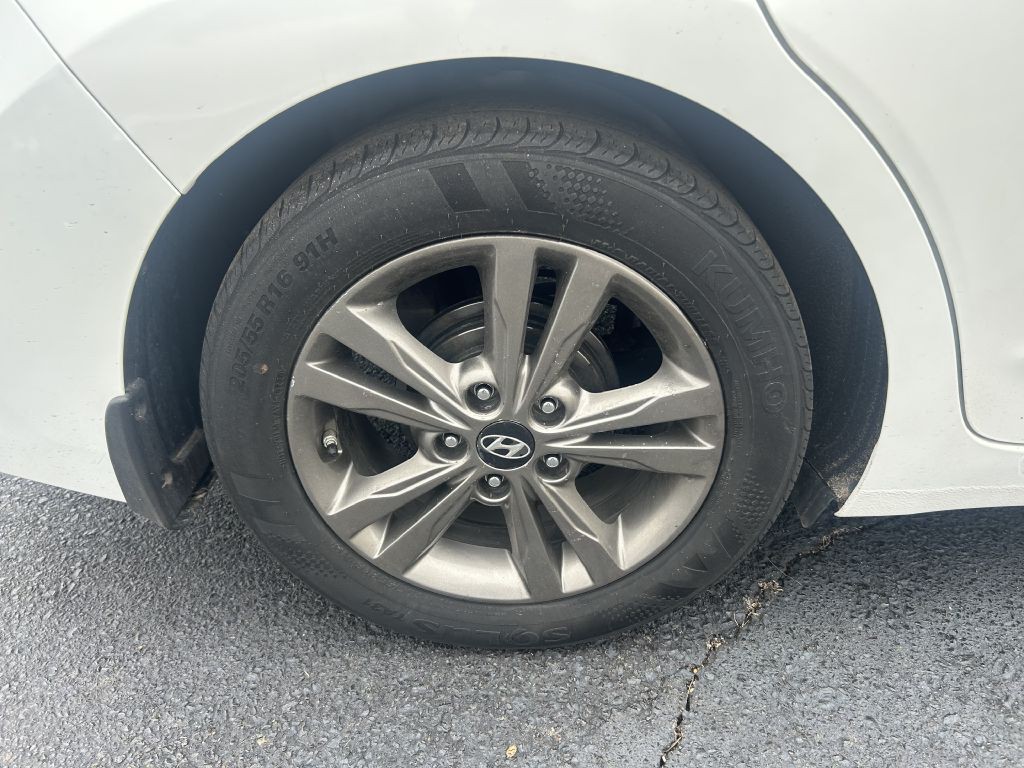 2017 Hyundai Elantra Image 6