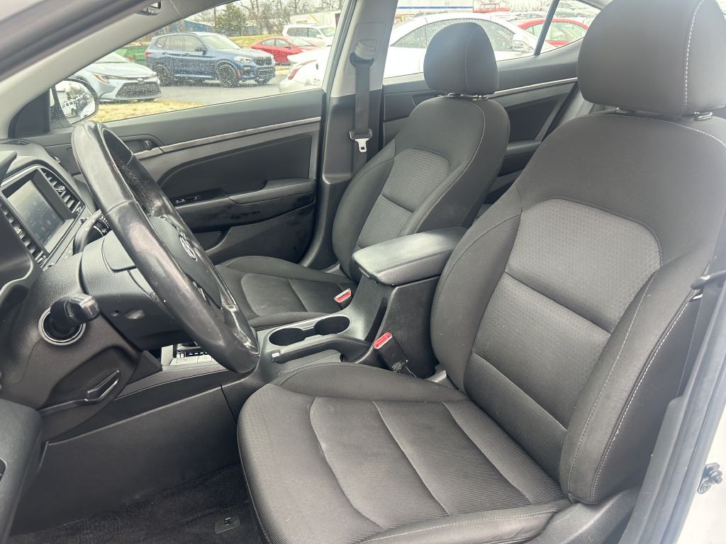2017 Hyundai Elantra Image 8