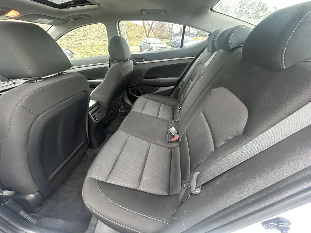 2017 Hyundai Elantra Image 10