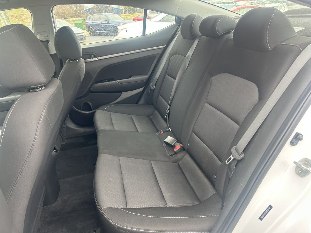 2017 Hyundai Elantra Image 11