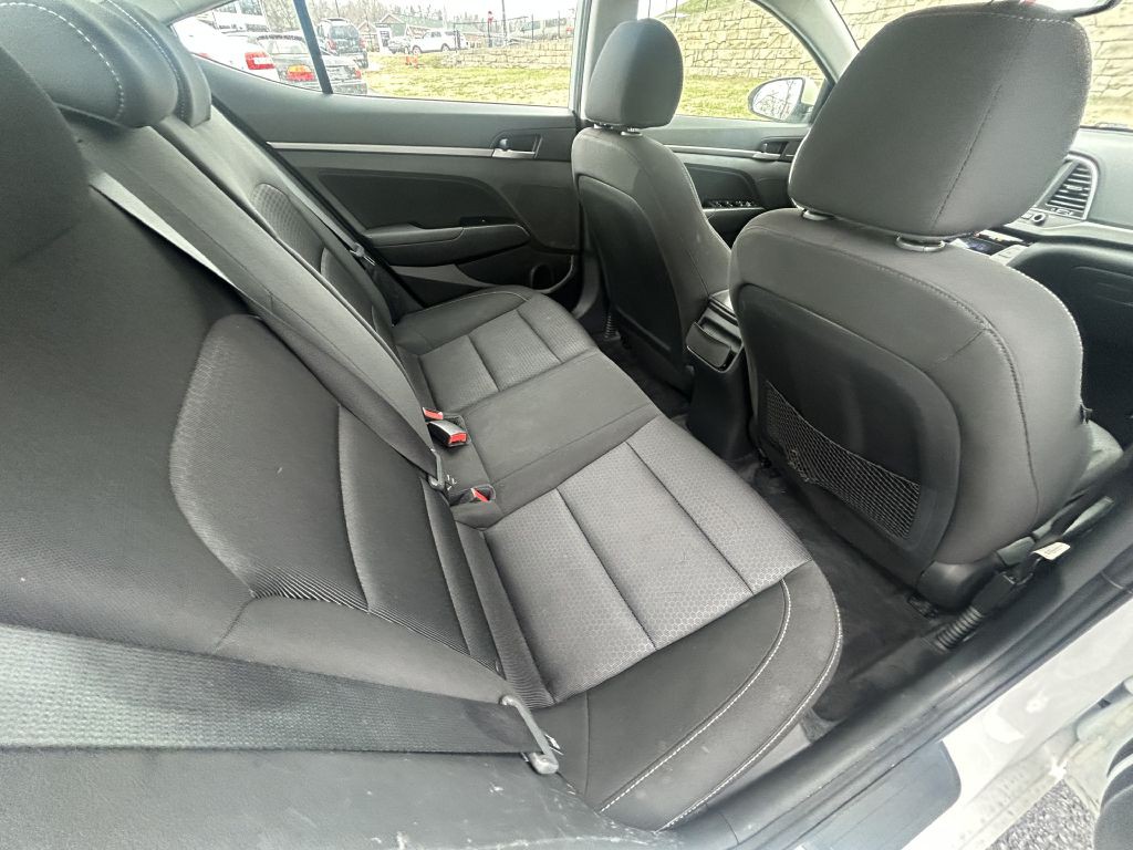 2017 Hyundai Elantra Image 13