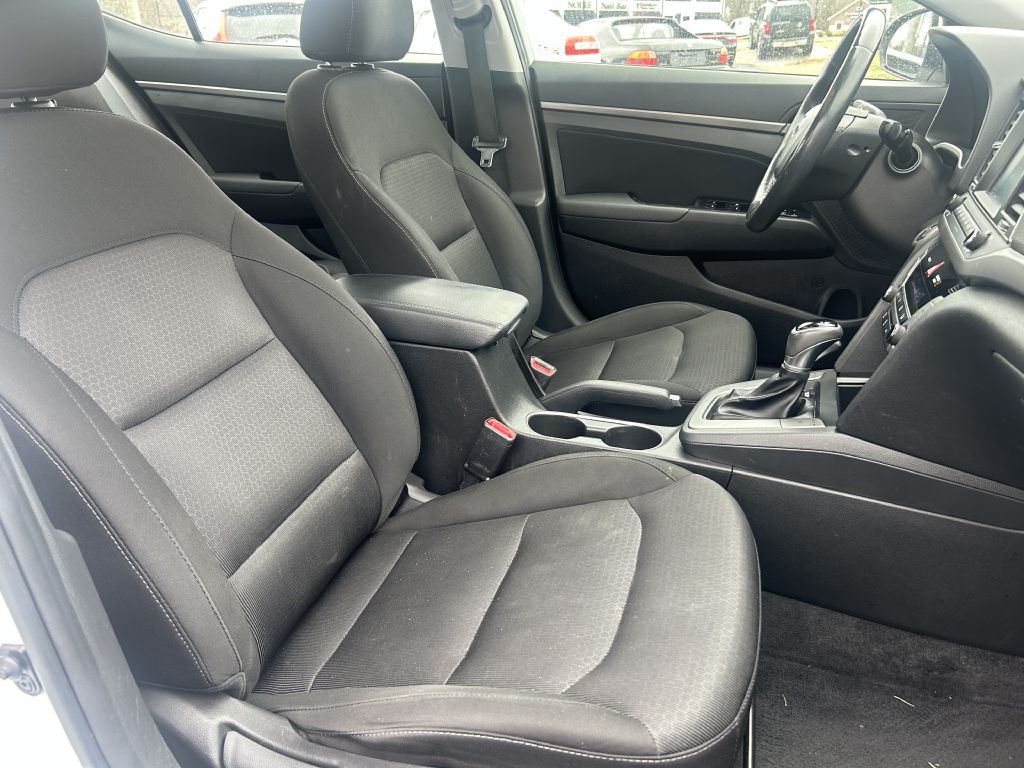 2017 Hyundai Elantra Image 17