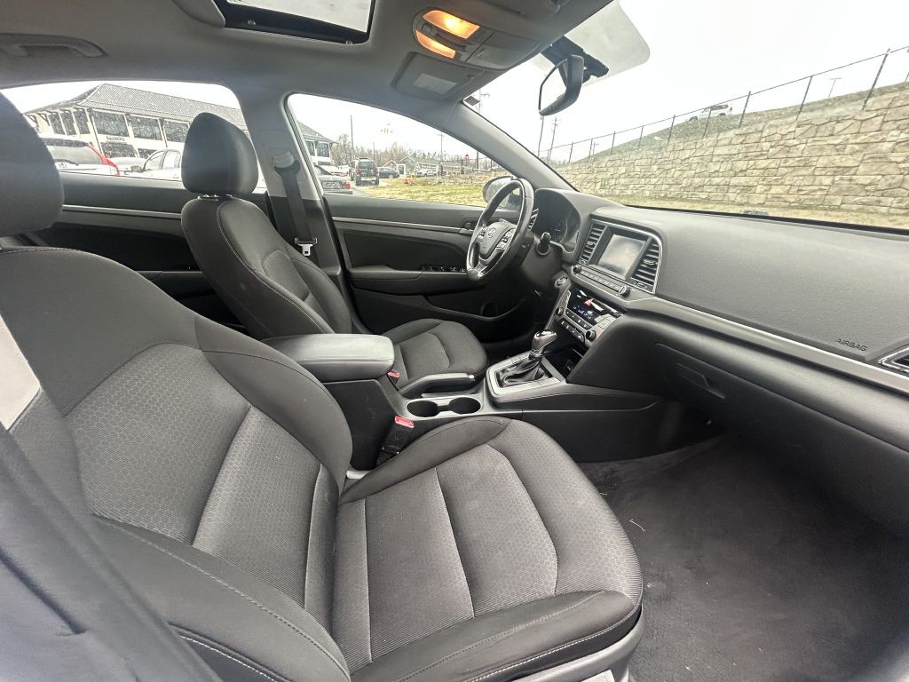 2017 Hyundai Elantra Image 18