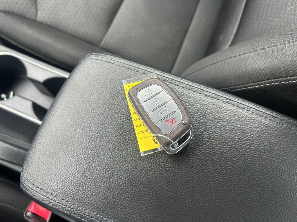 2017 Hyundai Elantra Image 23