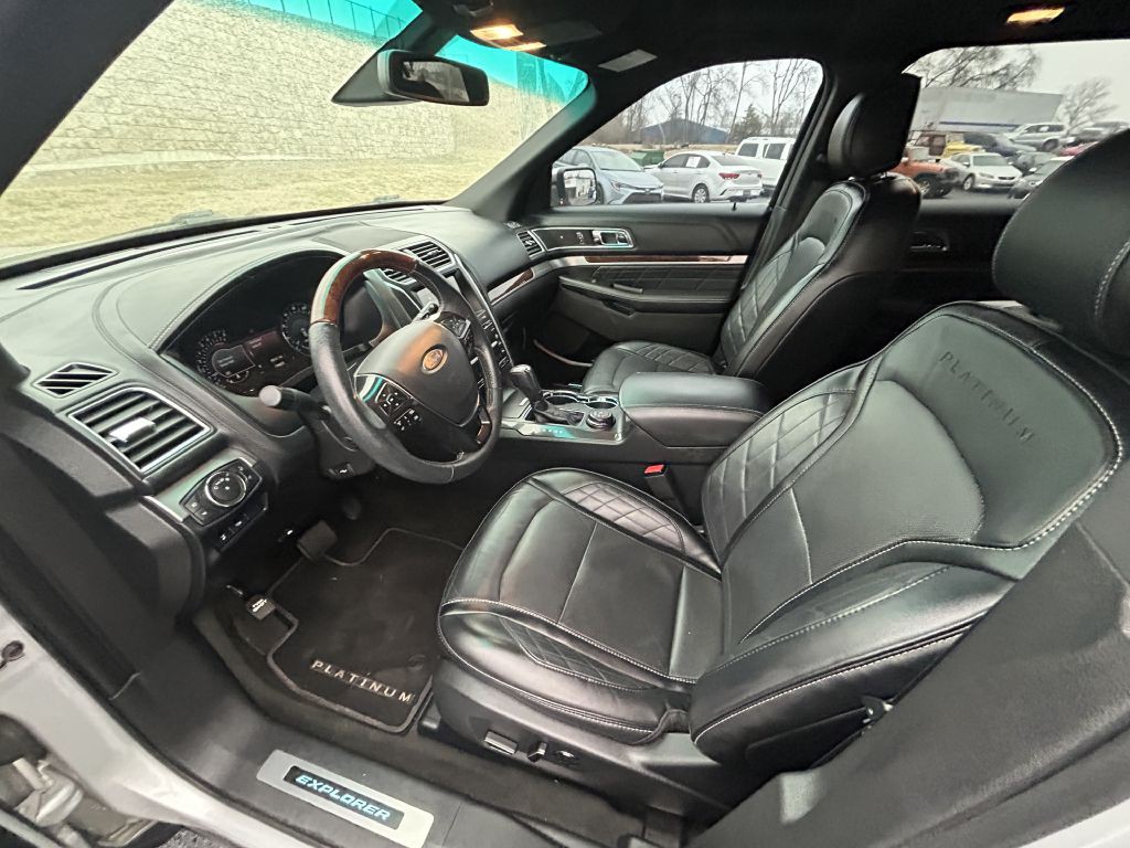 2016 Ford Explorer Image 9