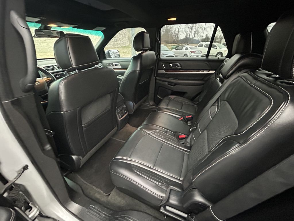 2016 Ford Explorer Image 12