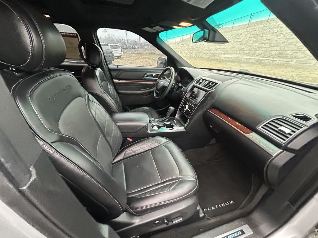 2016 Ford Explorer Image 21