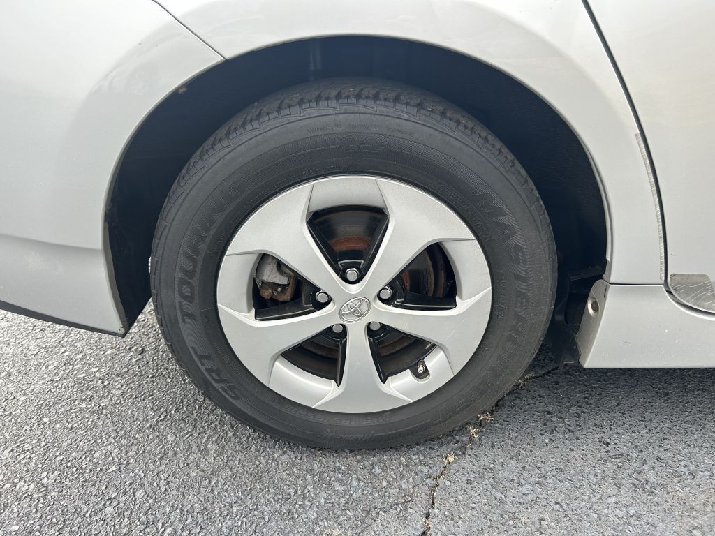 2013 Toyota Prius Image 6
