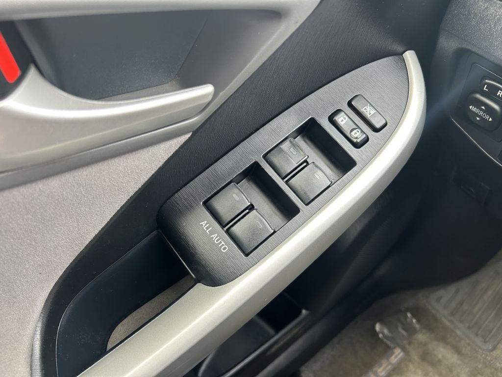 2013 Toyota Prius Image 7