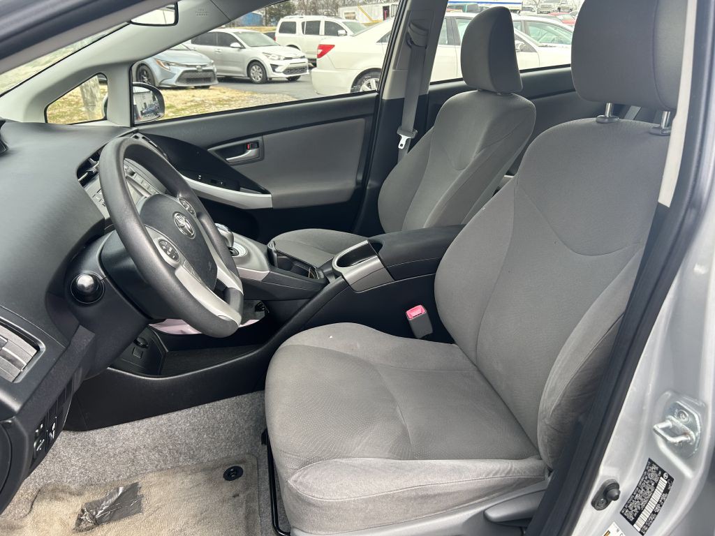 2013 Toyota Prius Image 8