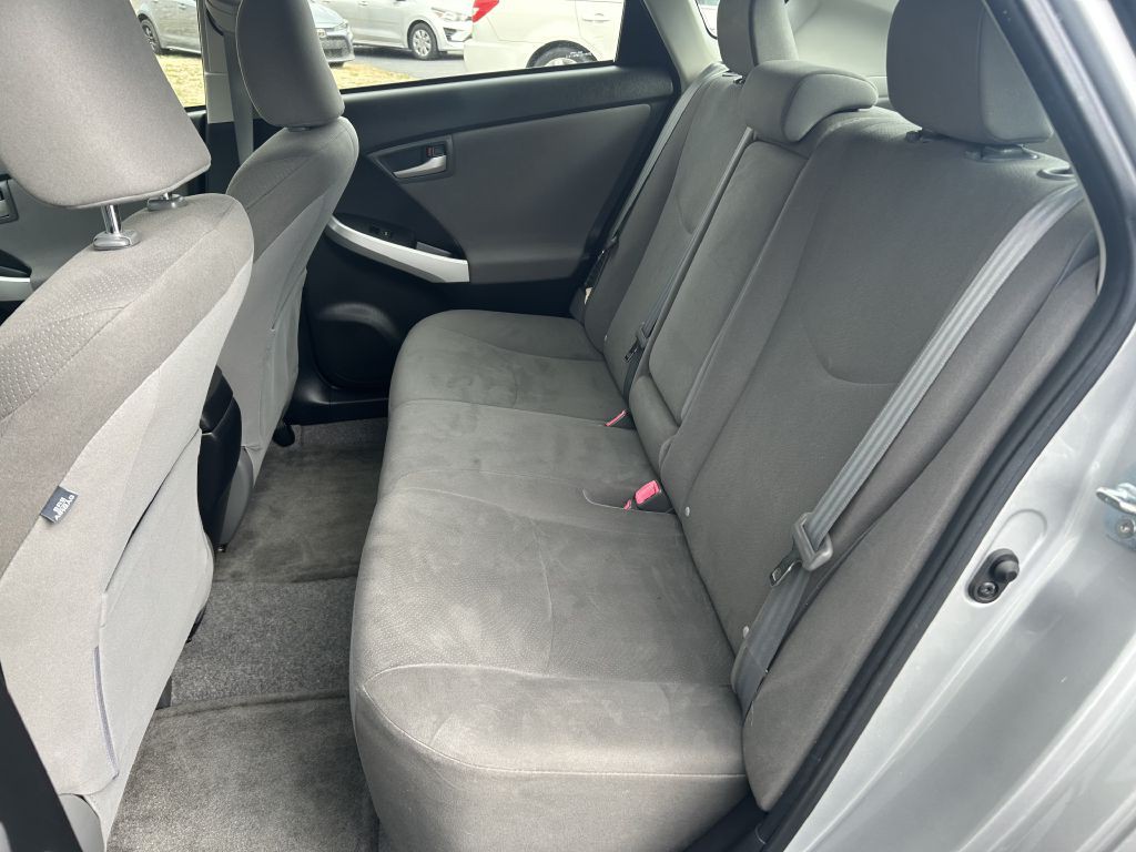 2013 Toyota Prius Image 11