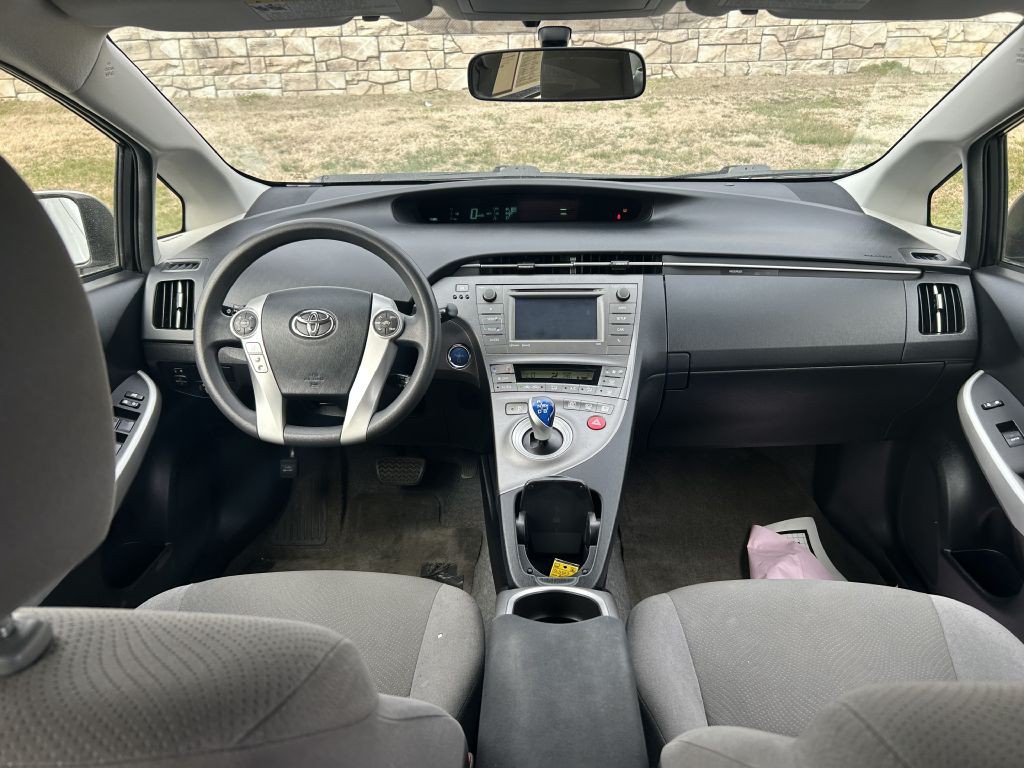 2013 Toyota Prius Image 14