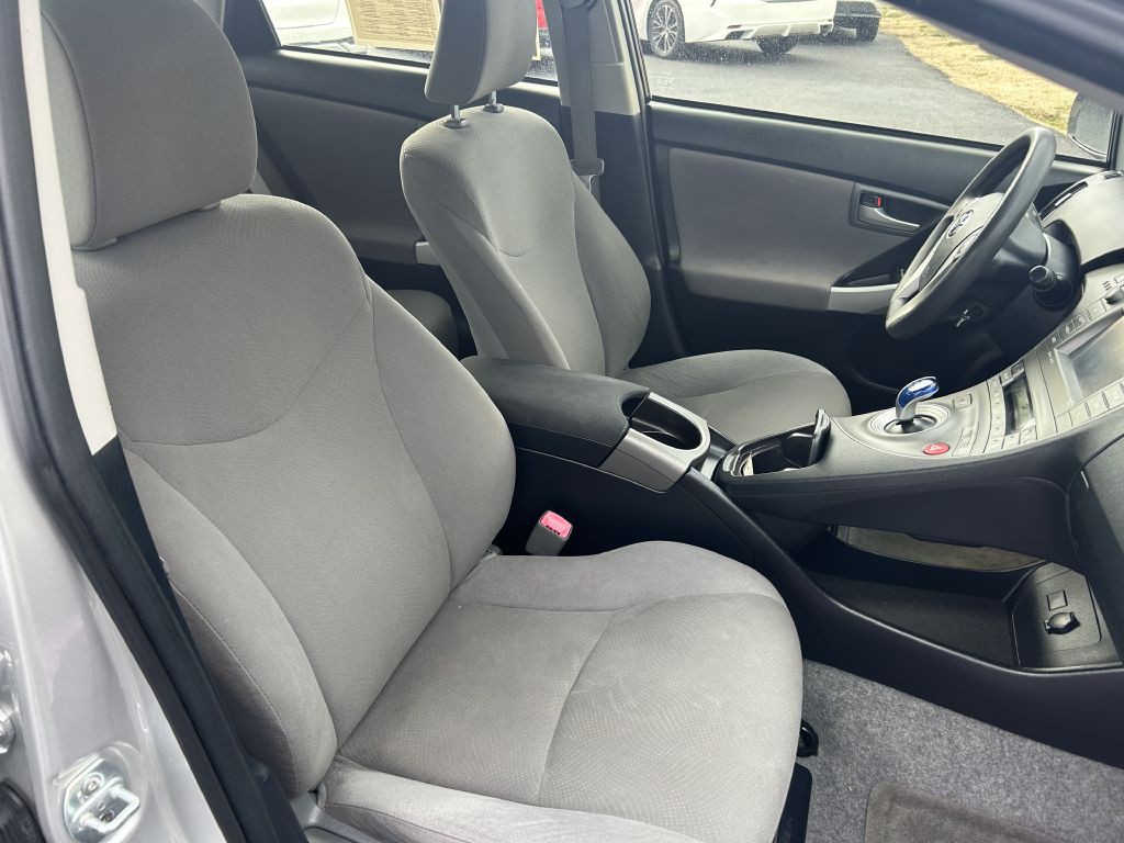 2013 Toyota Prius Image 17