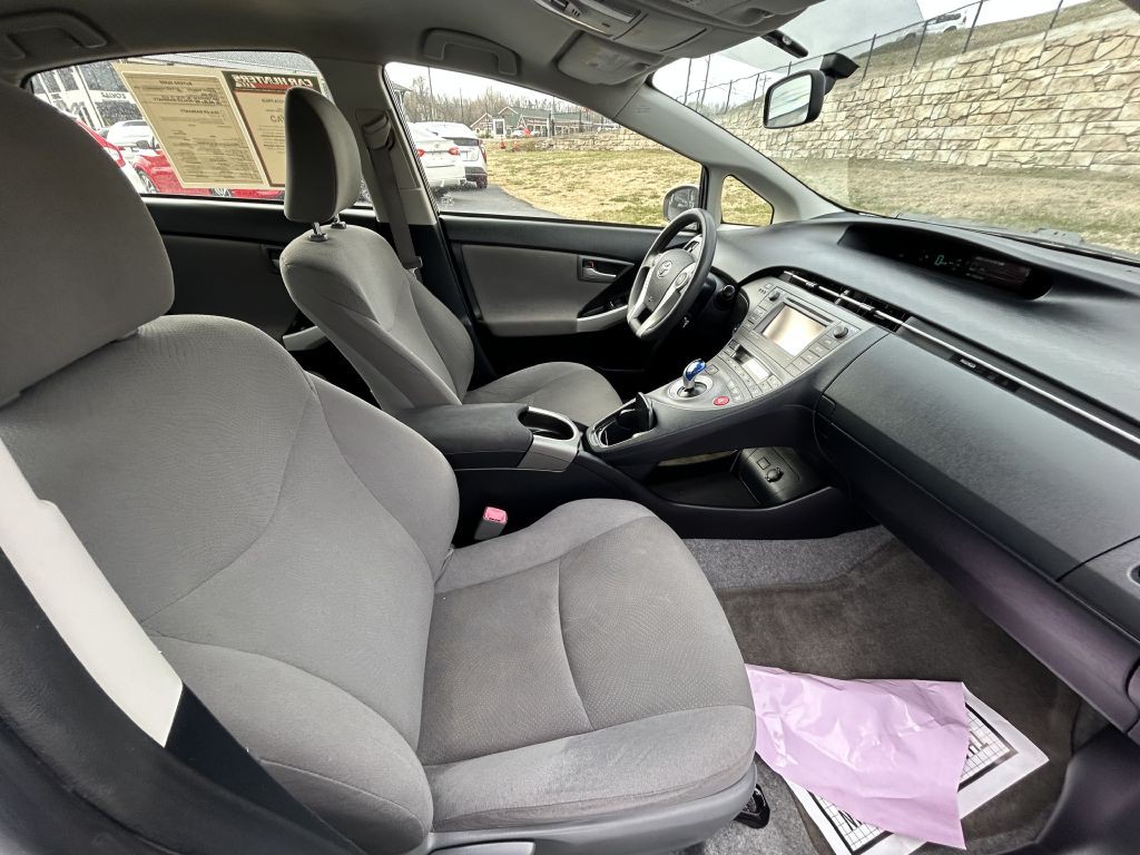 2013 Toyota Prius Image 18