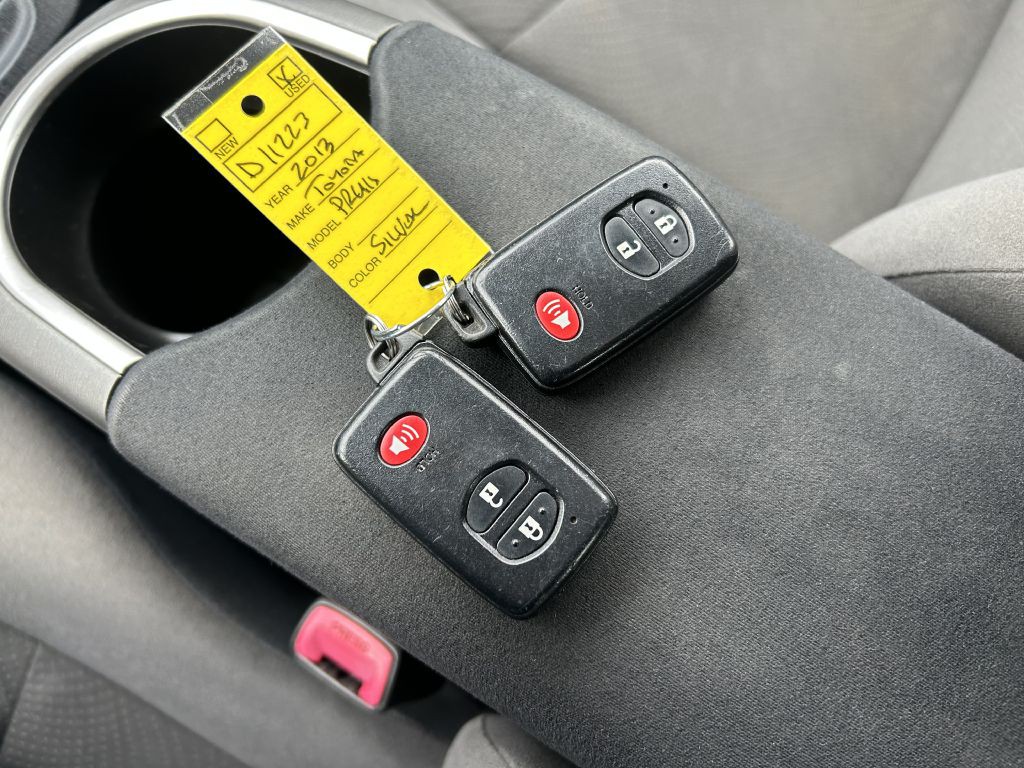 2013 Toyota Prius Image 22