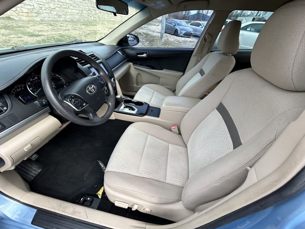 2014 Toyota Camry Image 9