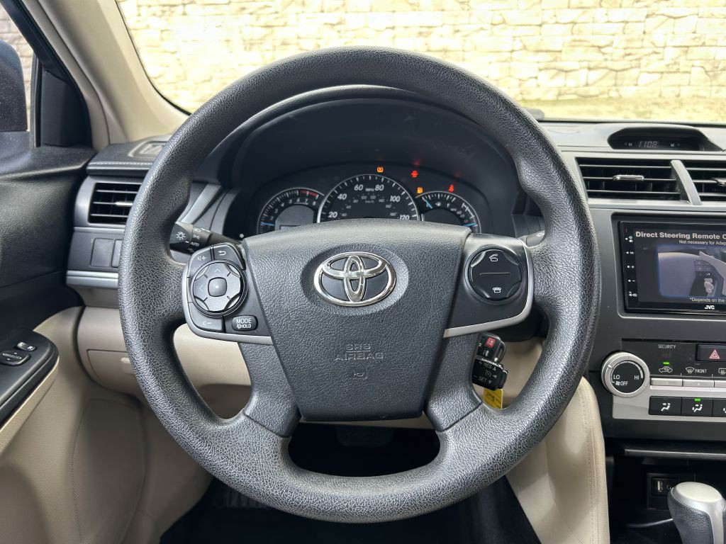 2014 Toyota Camry Image 16
